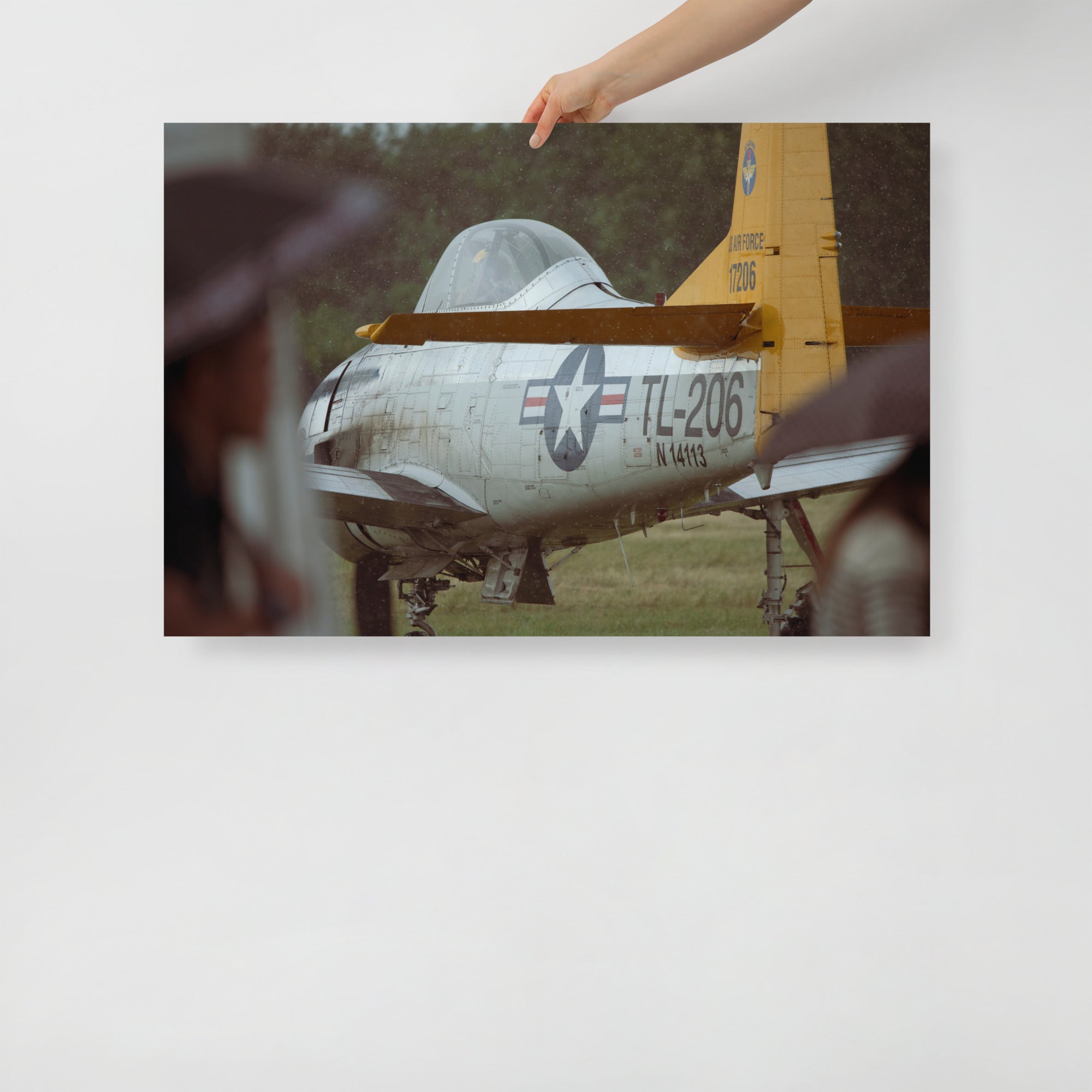 Poster mural - P-51 Mustang – Photographie d'avion de guerre – Poster photo, poster XXL, photographie murale et des posters muraux unique au monde. La boutique de posters créée par Yann Peccard un Photographe français.