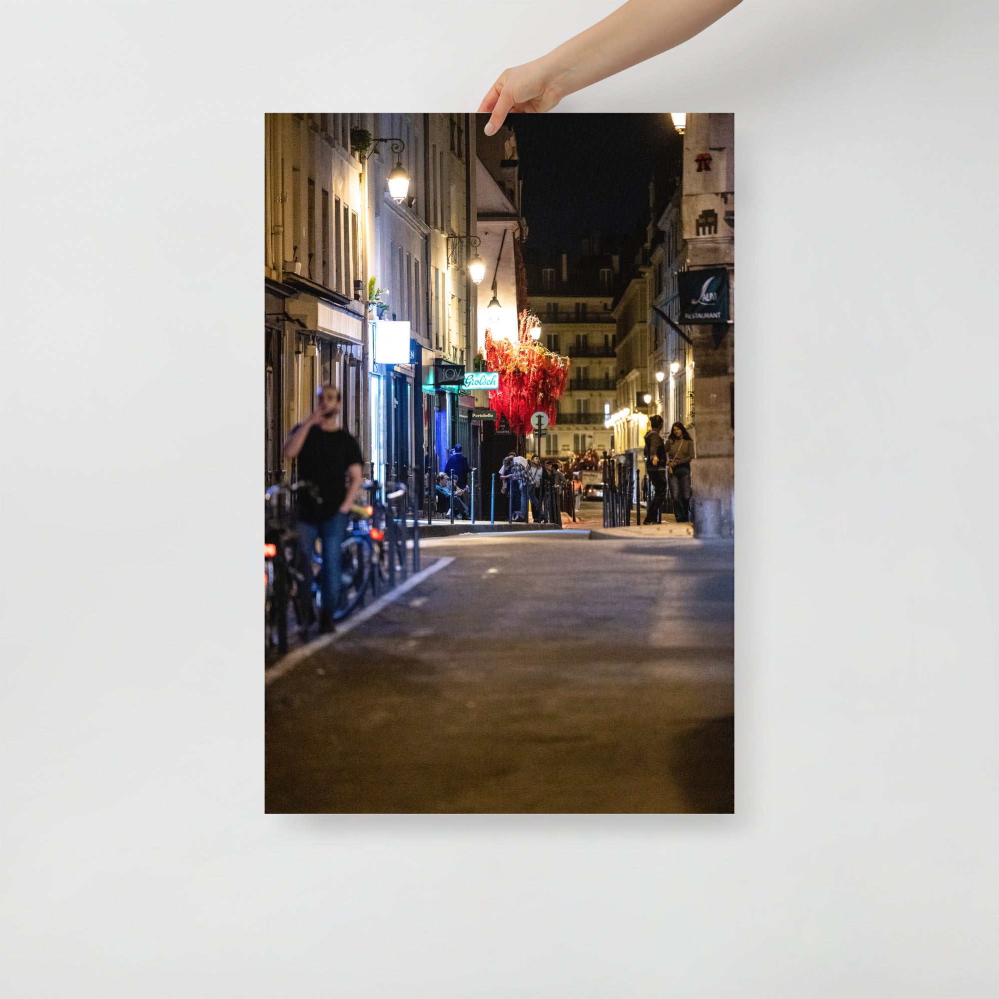 Poster mural - Photo de rue N30 – Photographie de rue de ville à Paris la nuit – Poster photo, poster XXL, photographie murale et des posters muraux unique au monde. La boutique de posters créée par Yann Peccard un Photographe français.