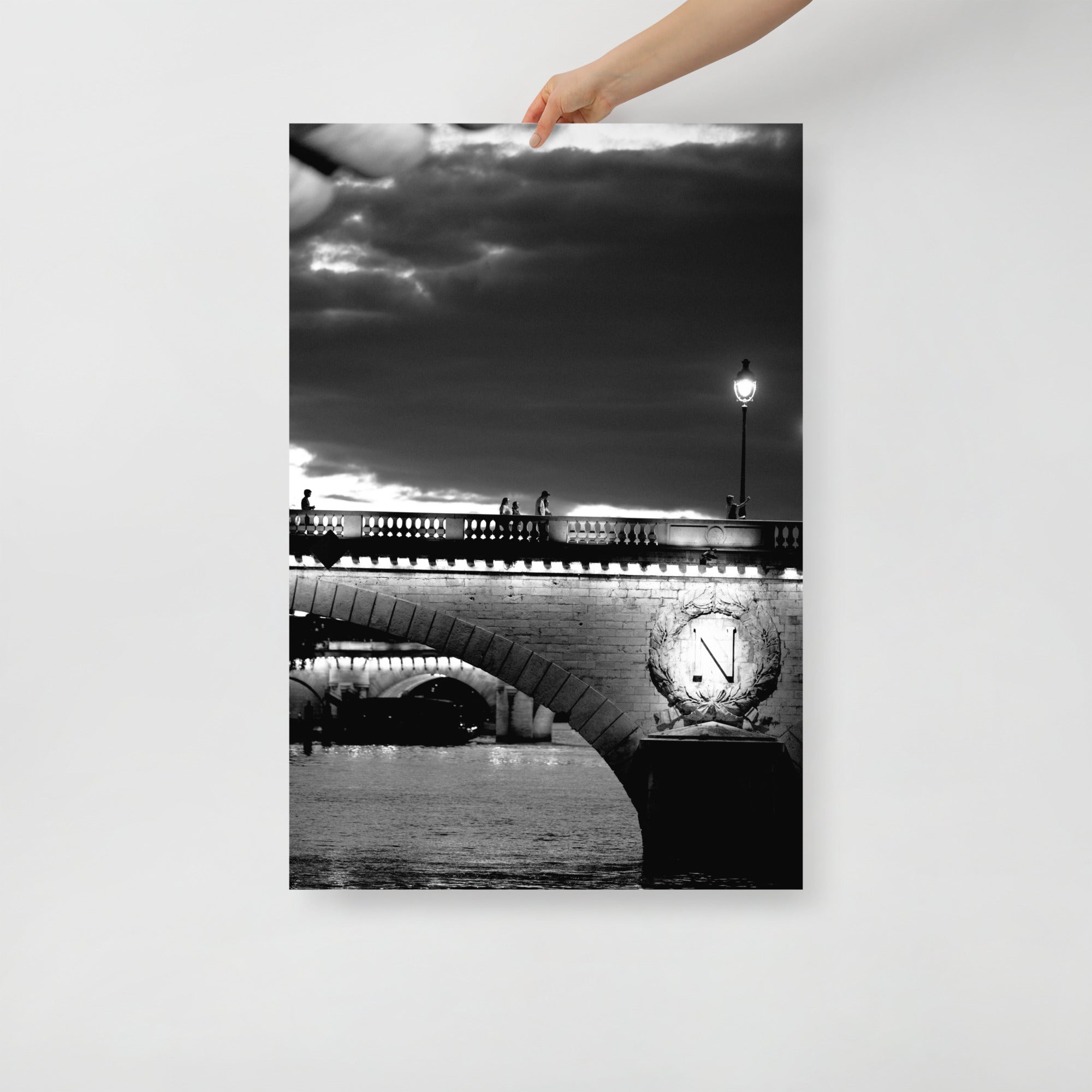 Poster mural - Pont saint-michel – Photographie de Paris – Poster photo, poster XXL, photographie murale et des posters muraux unique au monde. La boutique de posters créée par Yann Peccard un Photographe français.