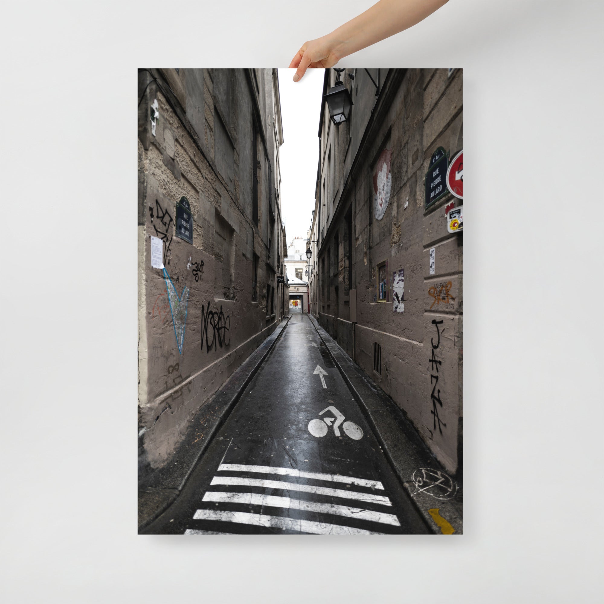 Poster mural - Rue Pierre au lard – Photographie de rue de ville à Paris – Poster photo, poster XXL, photographie murale et des posters muraux unique au monde. La boutique de posters créée par Yann Peccard un Photographe français.