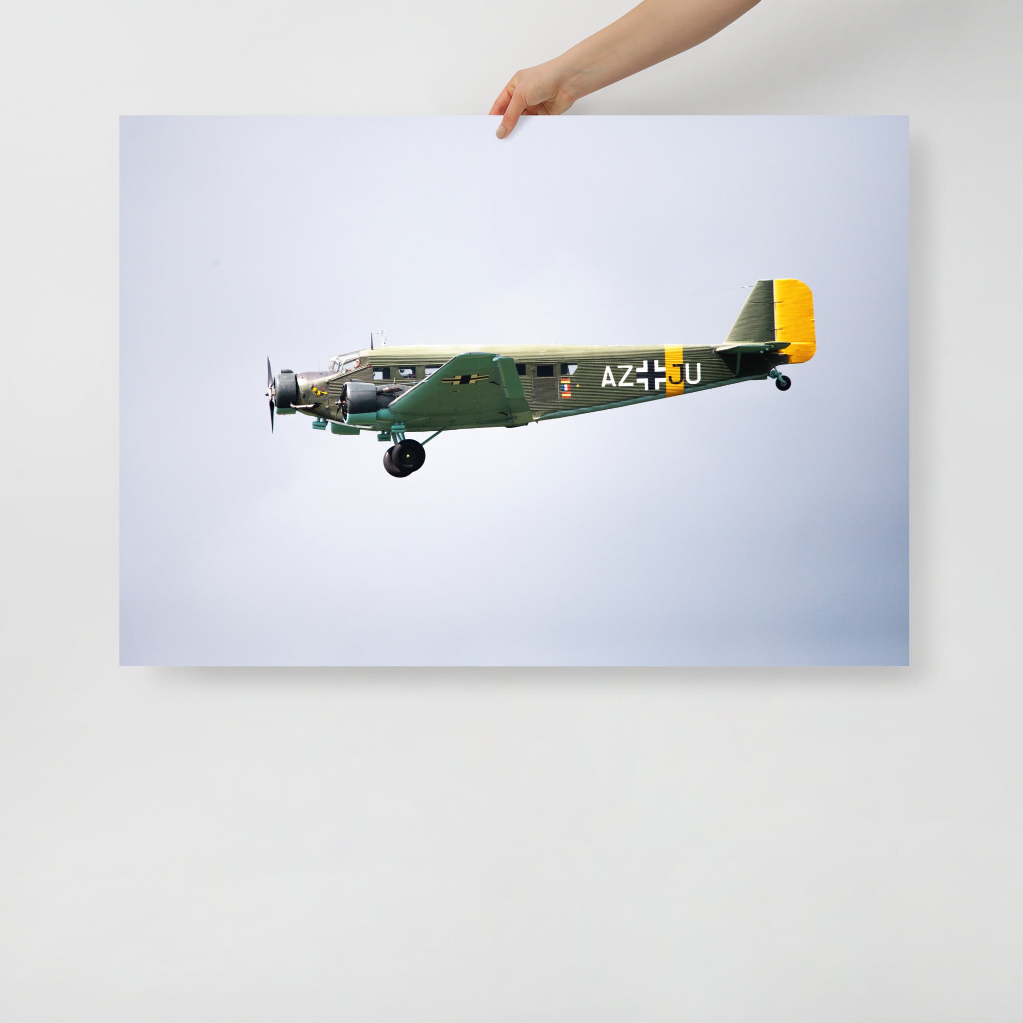 Poster mural - Avion Junkers Ju 52 – Photographie d'avion – Poster photo, poster XXL, Photo d’art, photographie murale et des posters muraux des photographies de rue unique au monde. La boutique de posters créée par un Photographe français.