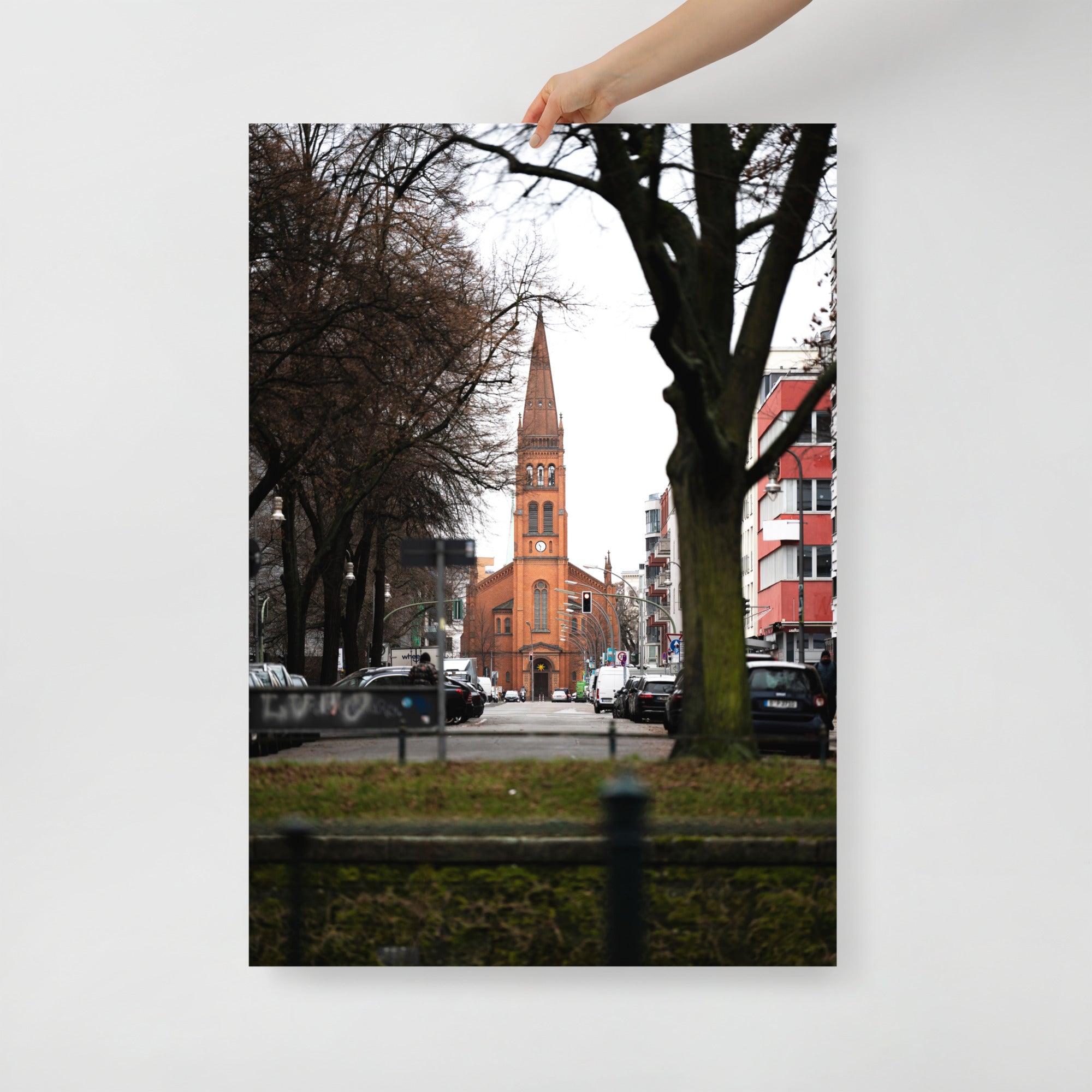 Poster mural - Église des douze apôtres à Berlin – Photographie de rue – Poster photo, poster XXL, Photo d’art, photographie murale et des posters muraux des photographies de rue unique au monde. La boutique de posters créée par un Photographe français.