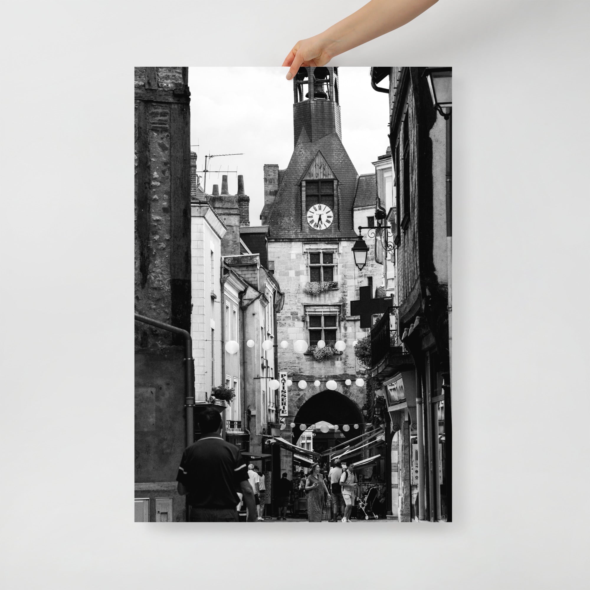 Poster mural - Horloge Lussault N02 – Photographie en Noir et blanc – Poster photo, poster XXL, Photo d’art, photographie murale et des posters muraux des photographies de rue unique au monde. La boutique de posters créée par un Photographe français.