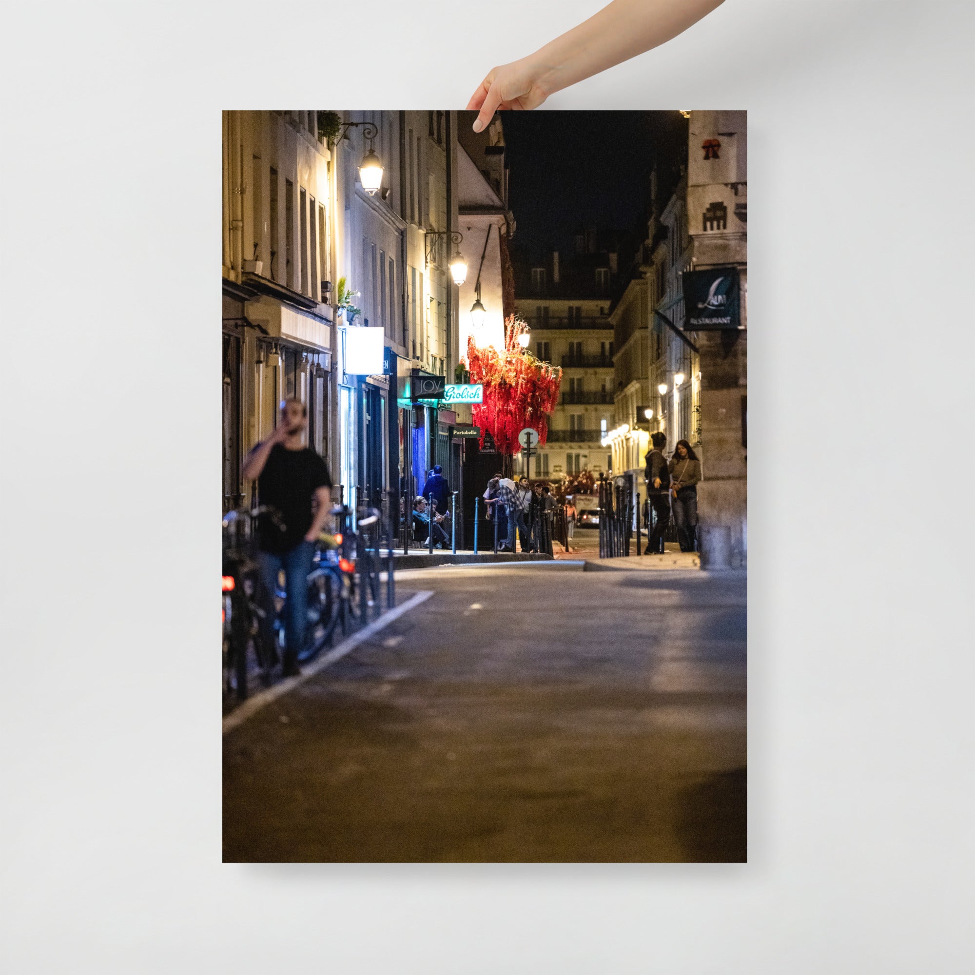 Poster mural - Photo de rue N30 – Photographie de rue de ville à Paris la nuit – Poster photo, poster XXL, photographie murale et des posters muraux unique au monde. La boutique de posters créée par Yann Peccard un Photographe français.