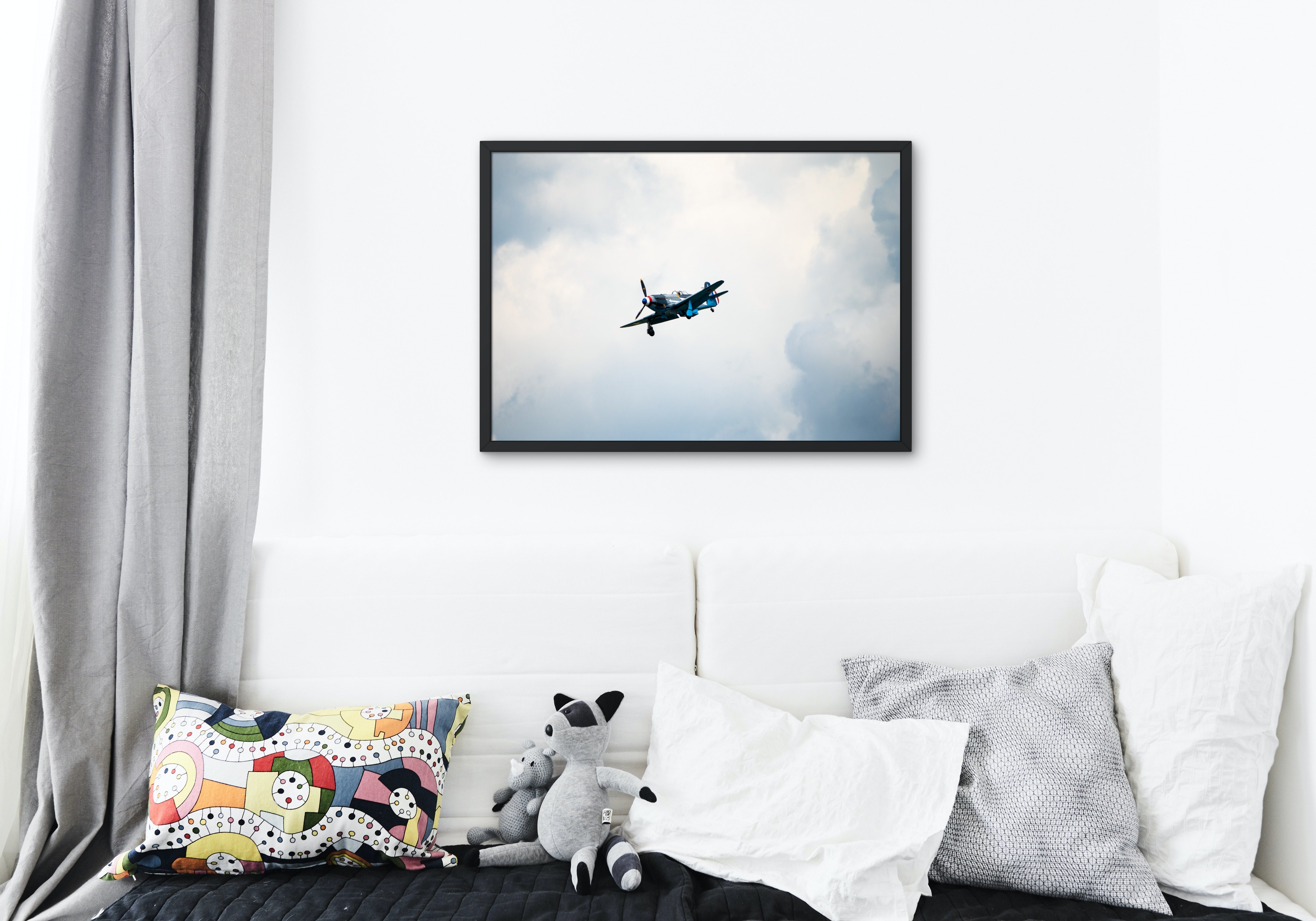 Poster mural - Avion de chasse Spitfire – Photographie d'avion de guerre – Poster photo, poster XXL, Photo d’art, photographie murale et des posters muraux des photographies de rue unique au monde. La boutique de posters créée par un Photographe français.