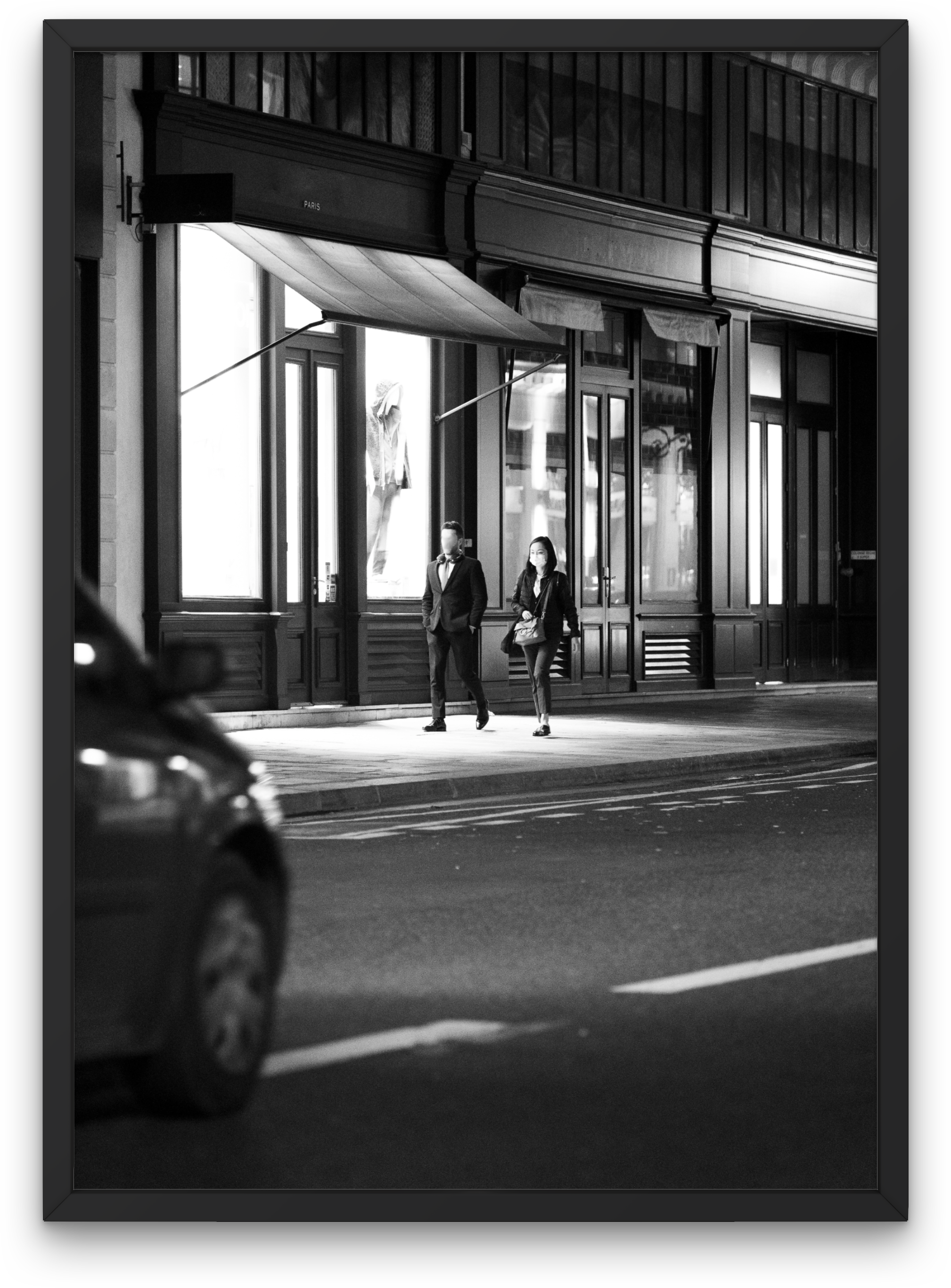 Poster mural - Vitrine N02 – Photographie de rue en noir et blanc – Poster photographie, photographie murale et des posters muraux unique au monde. La boutique de posters créée par Yann Peccard un Photographe français.